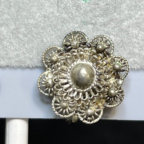 Vintage Siam Sterling Silver Flower Screw Back Earrings (3782) - Picture 3 of 5